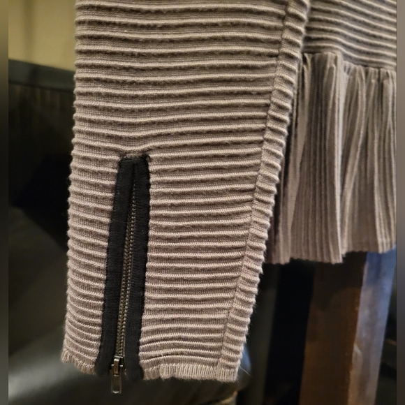 NWT tan Zip up sweater L - Picture 2 of 4